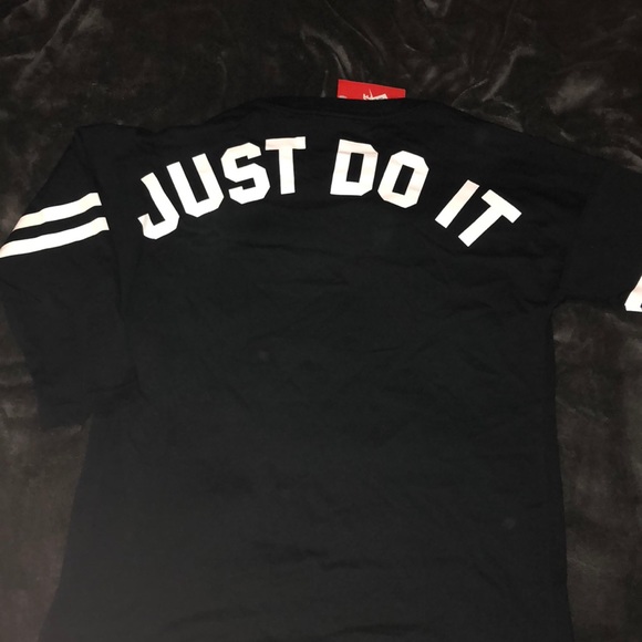 Nike Logo Graphic Top - Picture 4 of 6